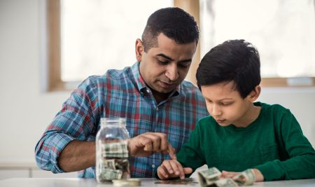 آیا فرزندانتان هنگام بروز مشکلات مالی در خانواده دچار اضطراب می‌شوند؟